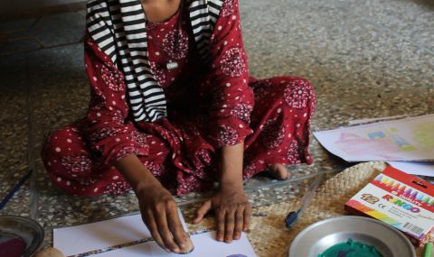 Six-year-old Lariab in Pakistan loves making pictures and writing messages for her sponsor